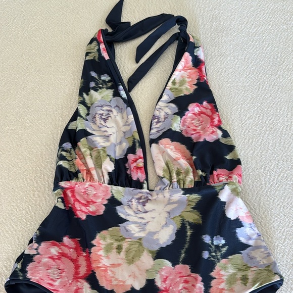 Maaji Women's Standard Plunge reversible swimsuit, Medium, $178 - Picture 7 of 13